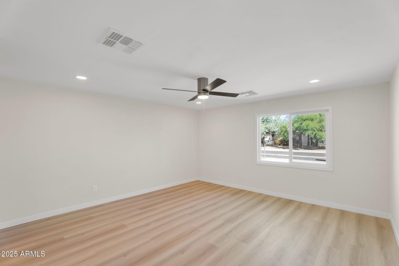 16-web-or-mls-3545 E Friess Dr-16