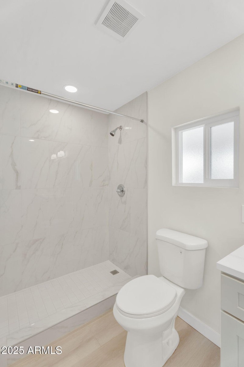 18-web-or-mls-3545 E Friess Dr-18