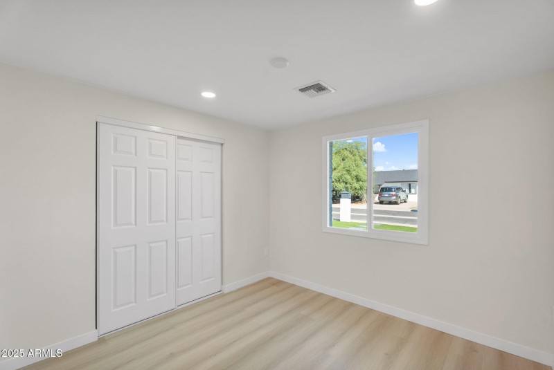 20-web-or-mls-3545 E Friess Dr-20