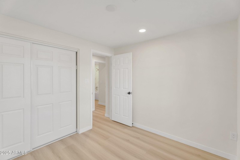 25-web-or-mls-3545 E Friess Dr-25