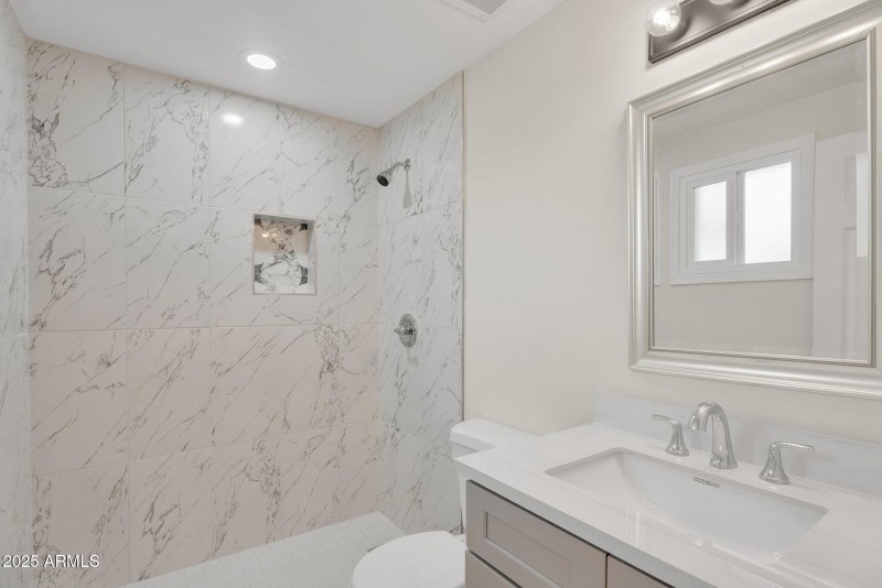 26-web-or-mls-3545 E Friess Dr-26