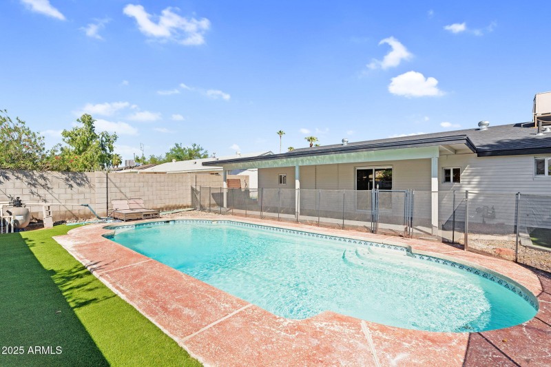 30-web-or-mls-3545 E Friess Dr-36