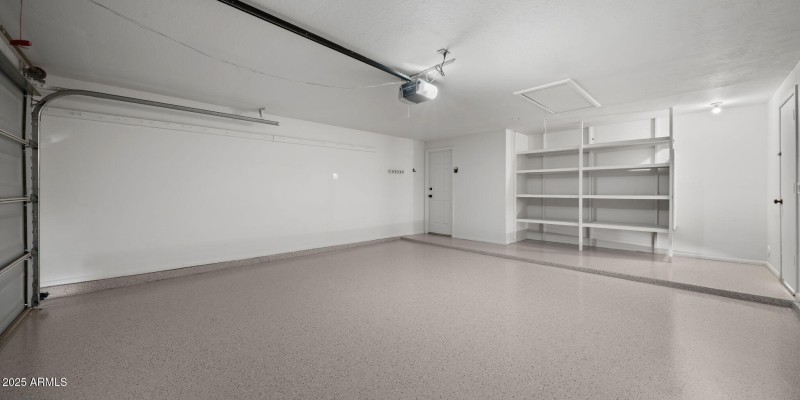 18-web-or-mls-Garage Interior1