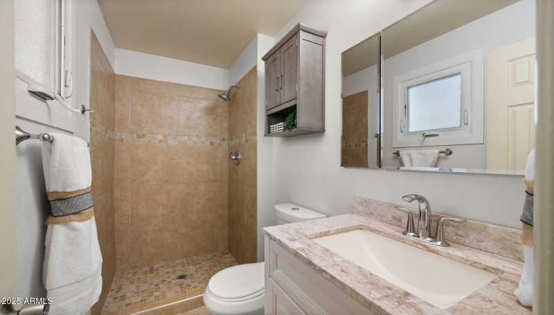 25-web-or-mls-Primary Bedroom1