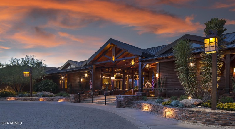 Outlaw Sunset Front Exterior