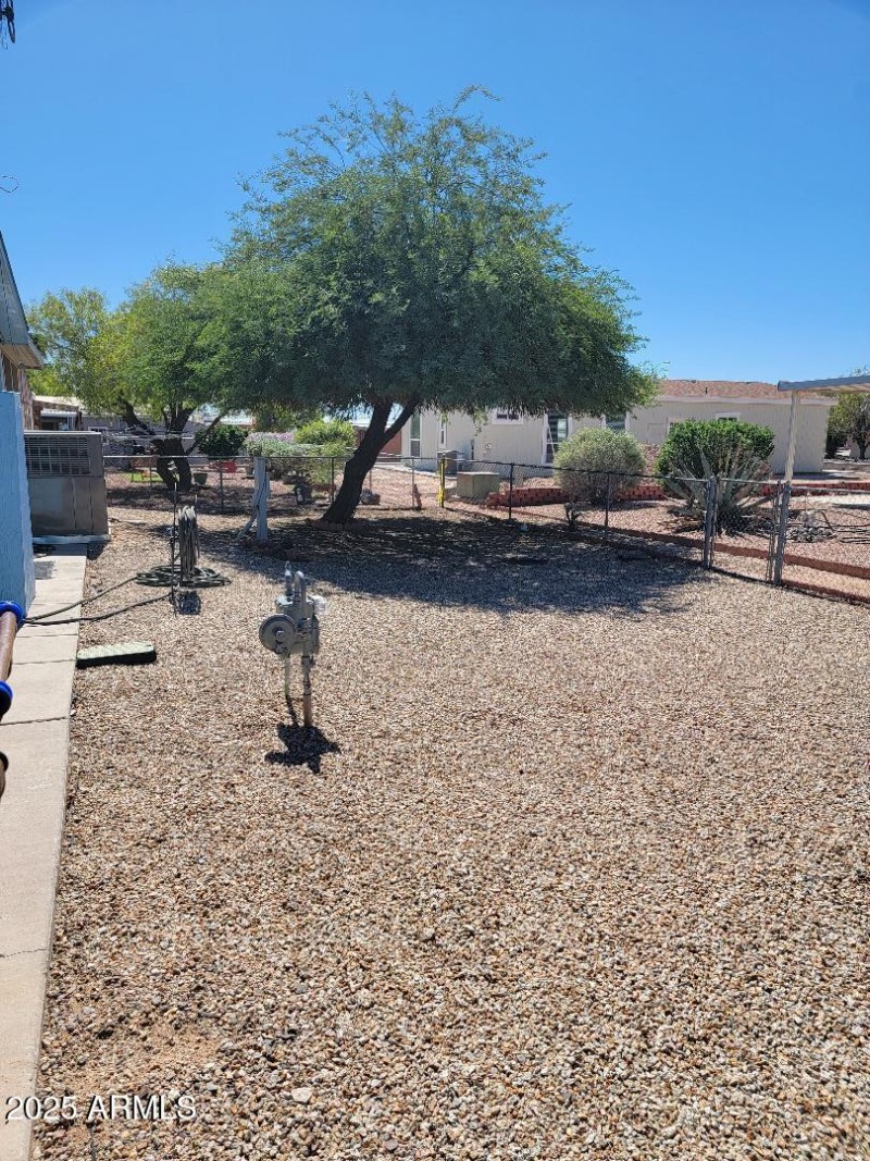 3804 Kan fenced yard