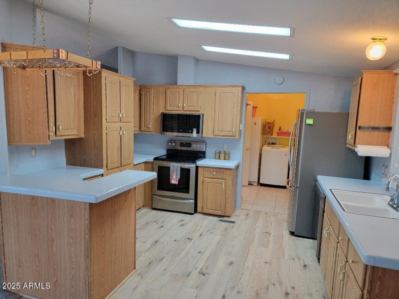 3804 main kitchen photo