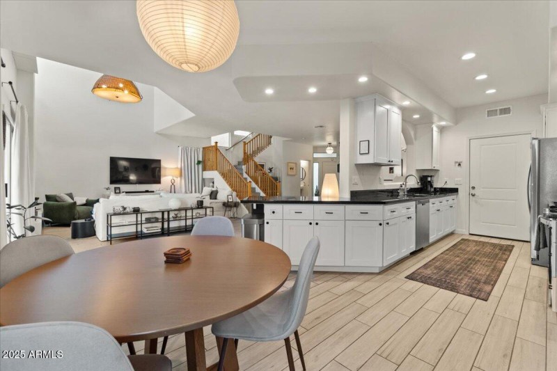 19-Dining and Kitchen