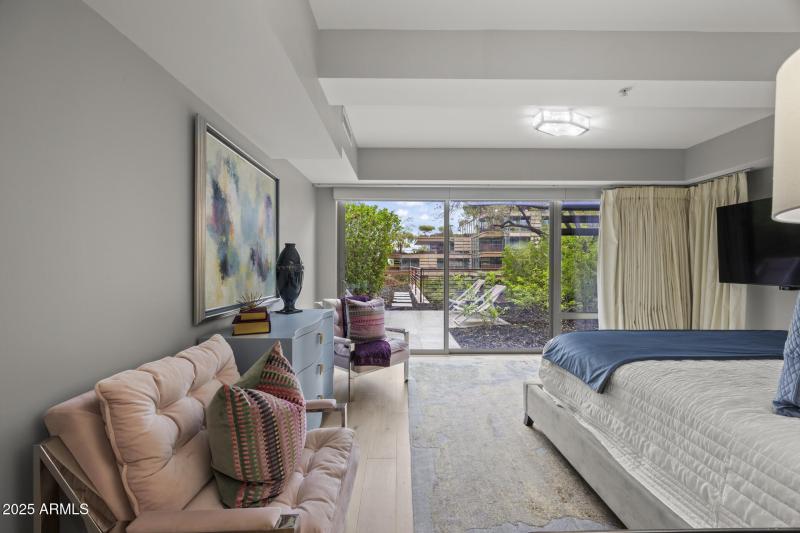 Master Bedroom w/Outdoor Private Retreat