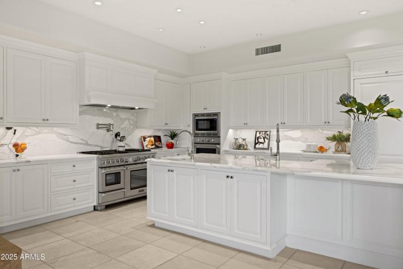 Large Chef's Kitchen