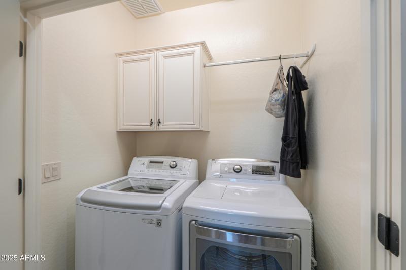 Laundry room washer & dryer stay