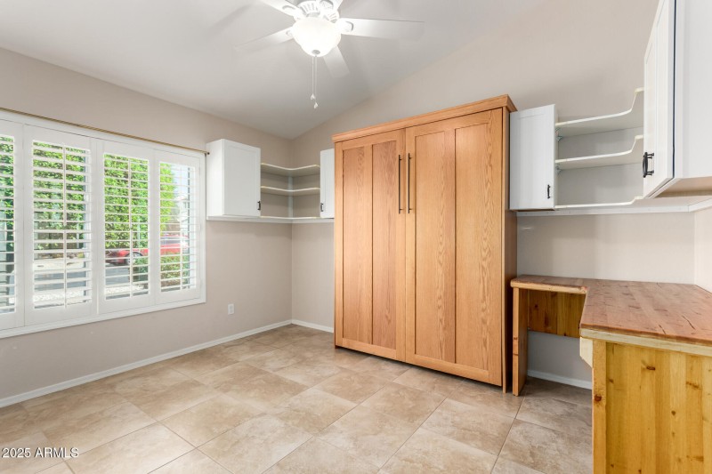 Home office/guest bdrm