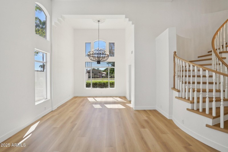 6-web-or-mls-W Aurora Dr-S0210-006