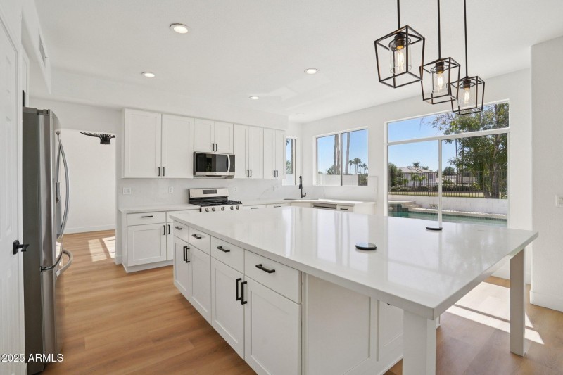 32-web-or-mls-W Aurora Dr-S0210-028