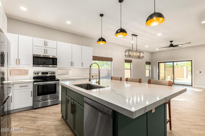 Large Breakfast Island