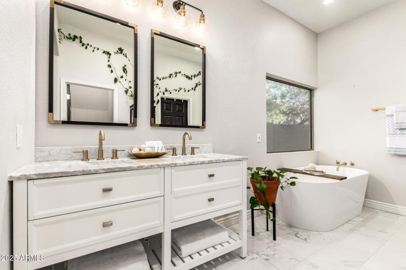 Upgraded Primary Bathroom