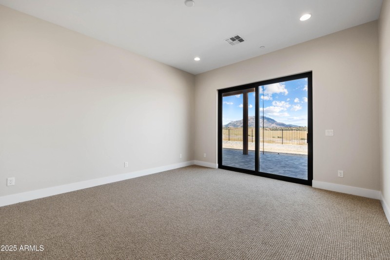 23-Primary Bedroom (1)