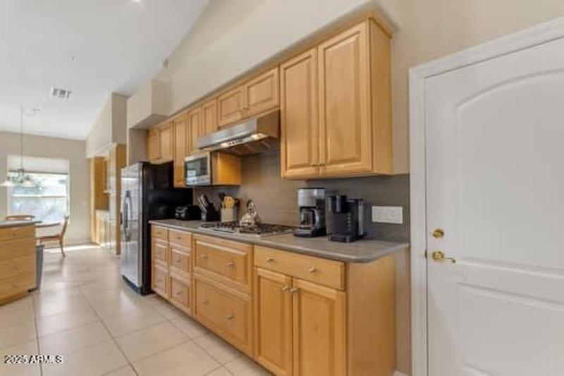 large-3f62144d-6b94-4a30-a5a1-f1f09180fd