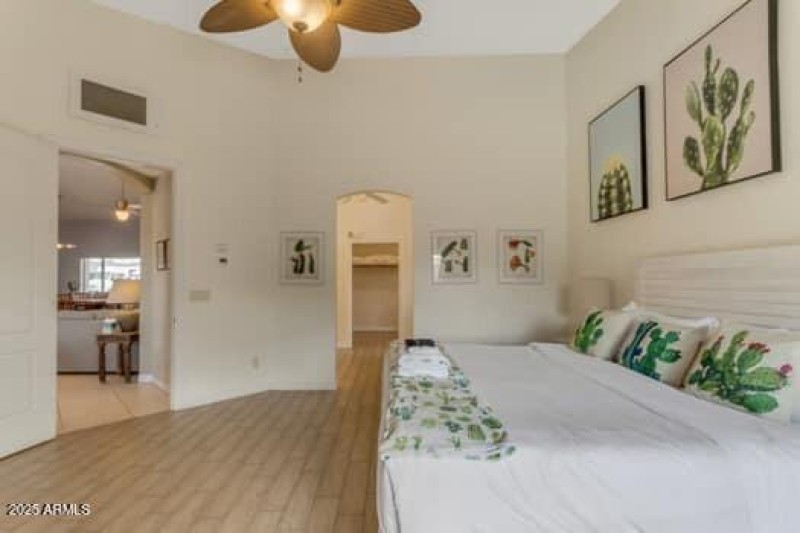 large-1f45fd77-ec5e-4bf1-9af0-008b3cbee5