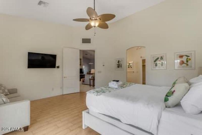 large-03c09be0-478f-49b6-8b85-20ae7aa8f4