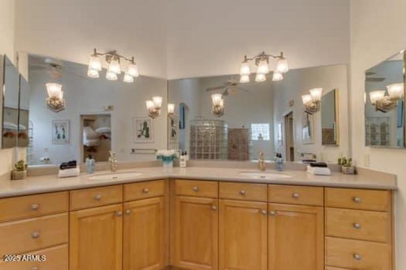 large-168c2b0a-03f3-4727-9668-3577124c99