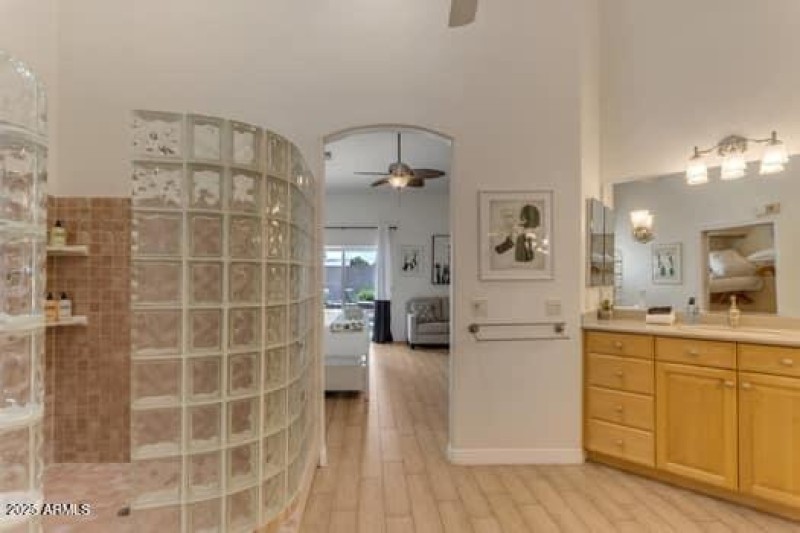 large-64492afa-24ef-4cef-95d0-3fd07ccfb7