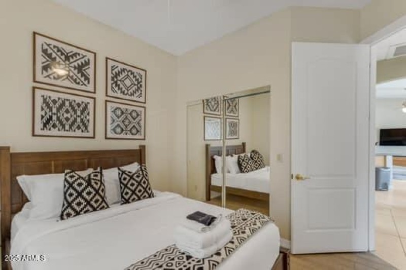 large-bd18388c-7691-45aa-934e-951ebc2978