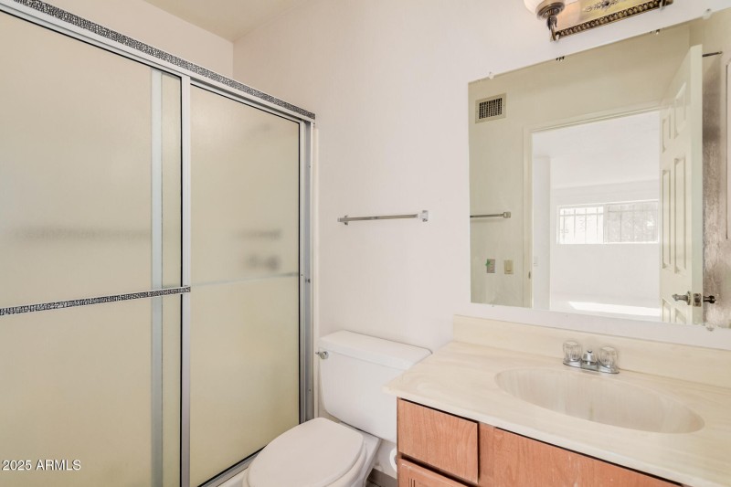 Primary Bathroom w/ Walk-in Shower