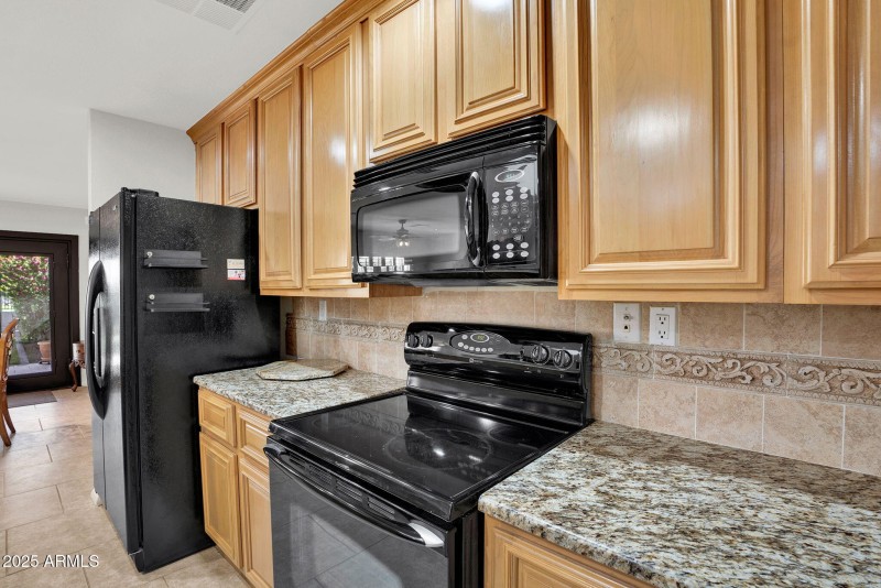 11-web-or-mls-12405 S Potomac St-12