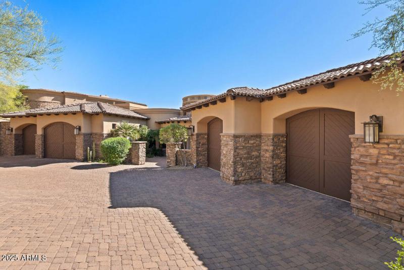 Four Garage Airconditioned Garage Bays