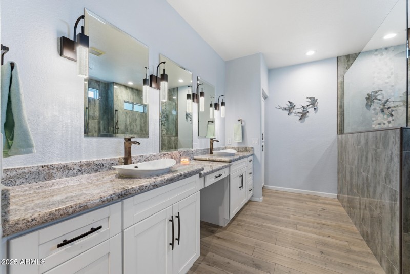 025-primary-bathroom