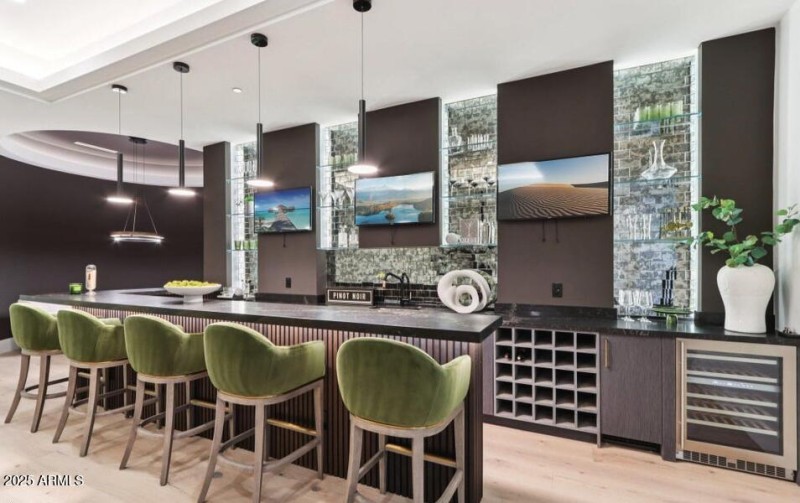 Lower Level Entertainer's Bar