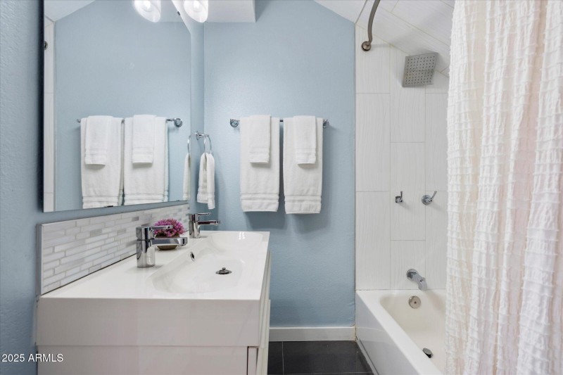 Upstairs ADU/Split Master Suite Bathroom