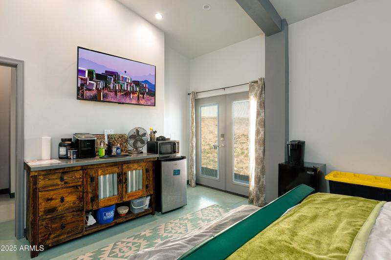 Live-work Apartment "On-site for Owner