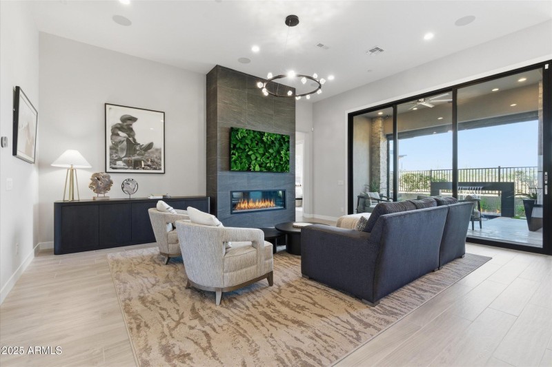 02-DSC00369_with_fire