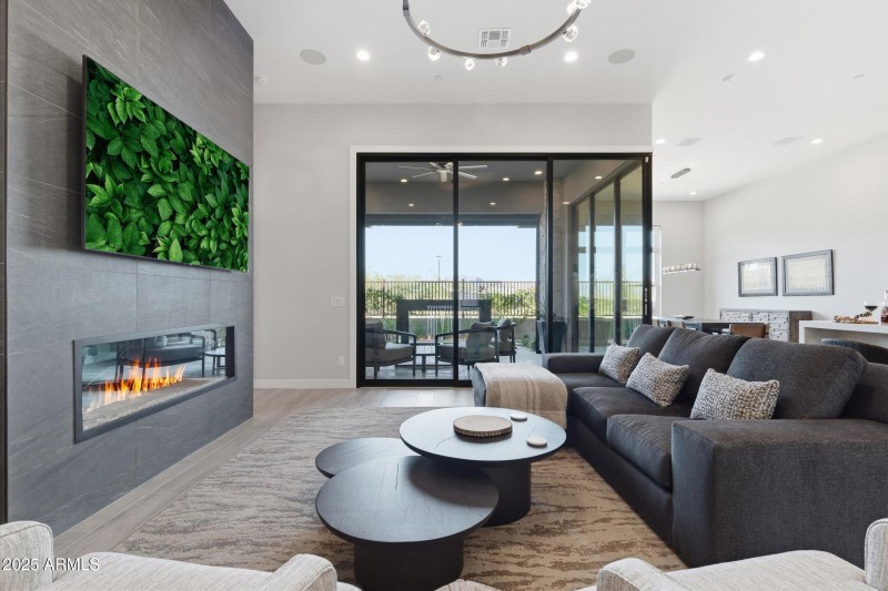 04-DSC00381_with_fire