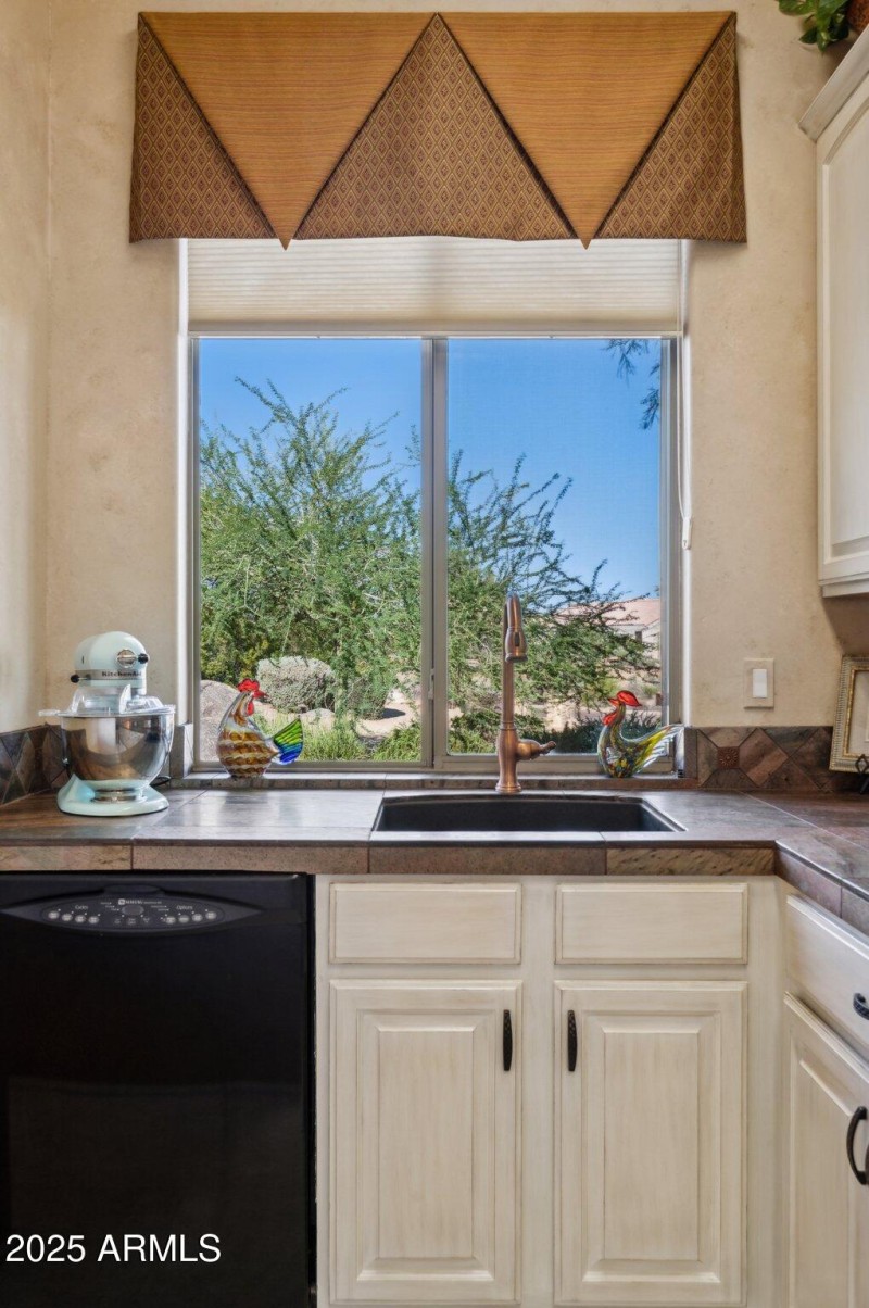 26-web-or-mls-16625-e-last-trail-dr