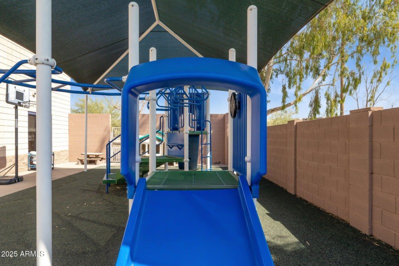 25-web-or-mls-16901-e-palisades-blvd