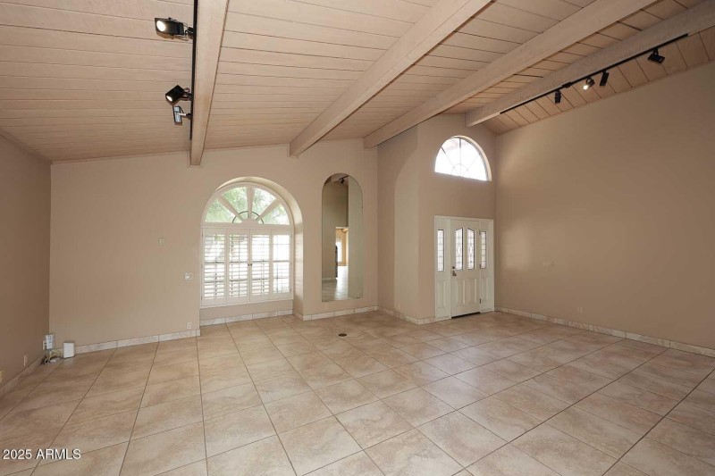 Big Rooms - Soaring Ceilings