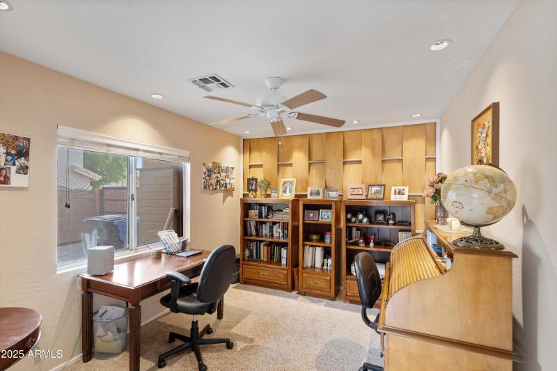 23-Office/Possable Bedroom 5