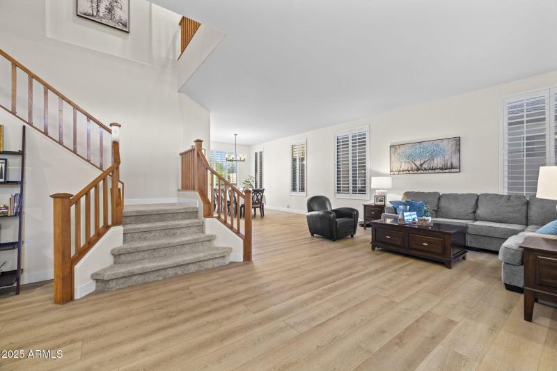 FRONT ENTRANCE & STAIRCASE