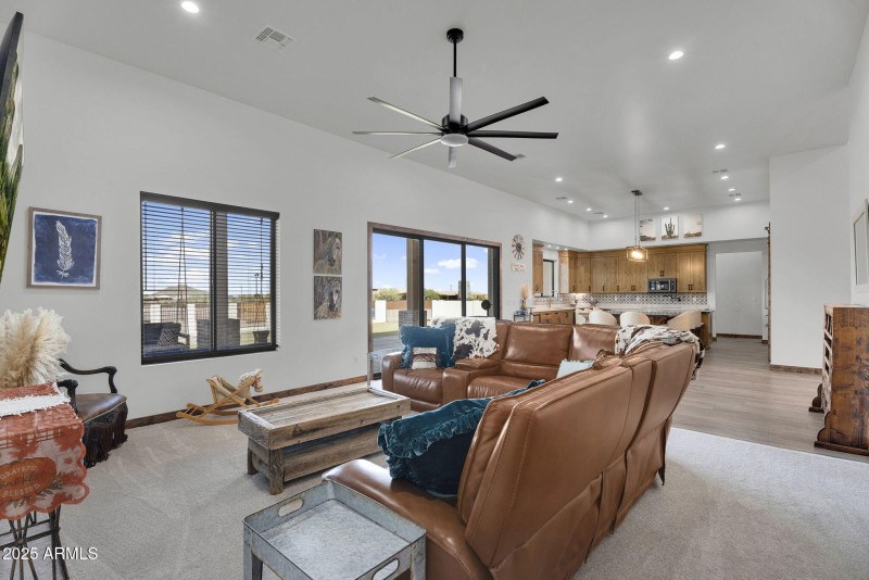 8-web-or-mls-2304 W Silverdale Rd-9