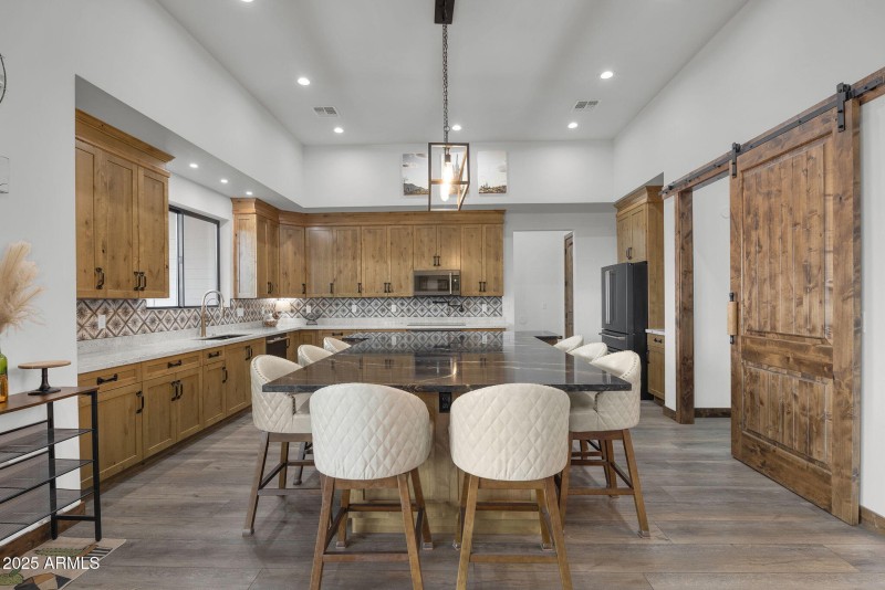 10-web-or-mls-2304 W Silverdale Rd-11