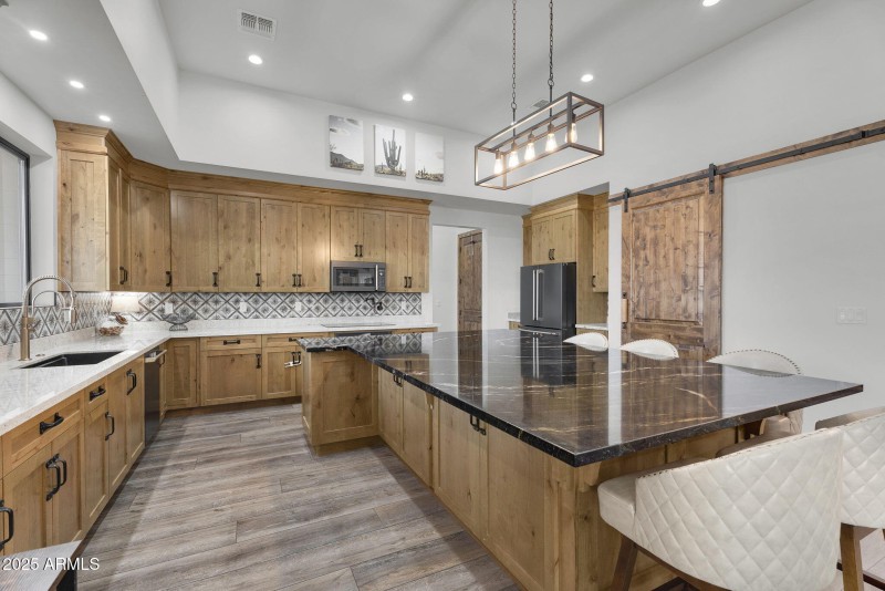 15-web-or-mls-2304 W Silverdale Rd-22