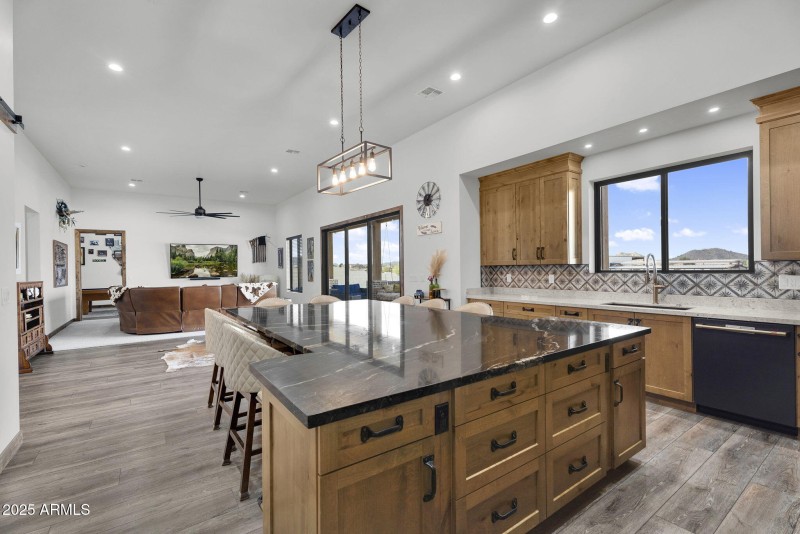 18-web-or-mls-2304 W Silverdale Rd-15