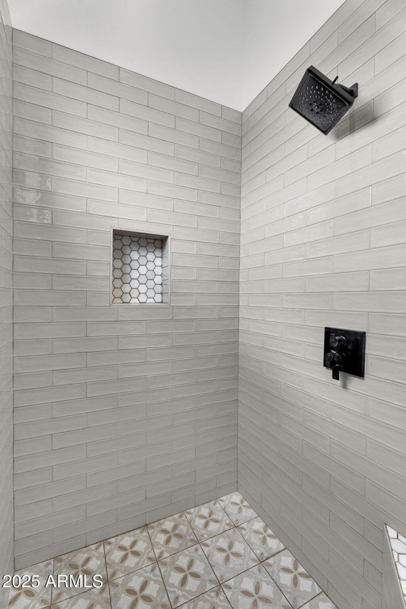 32-web-or-mls-2304 W Silverdale Rd-34