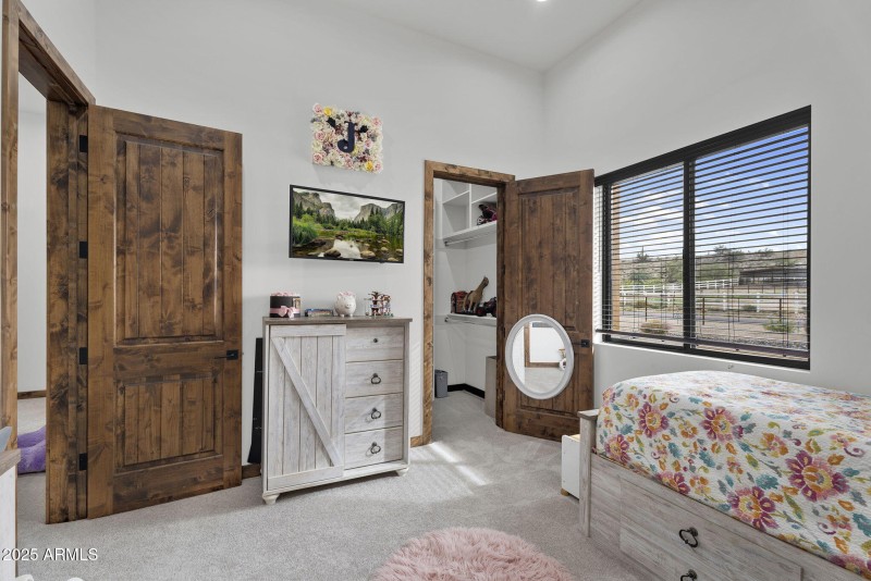 40-web-or-mls-2304 W Silverdale Rd-43