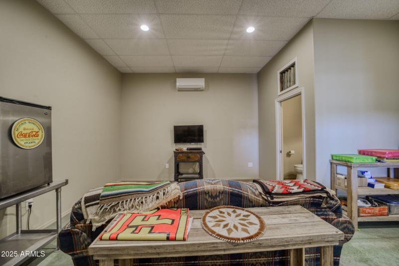 5-web-or-mls-864 W Main St-02