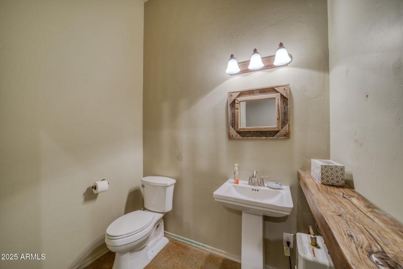 9-web-or-mls-864 W Main St-06