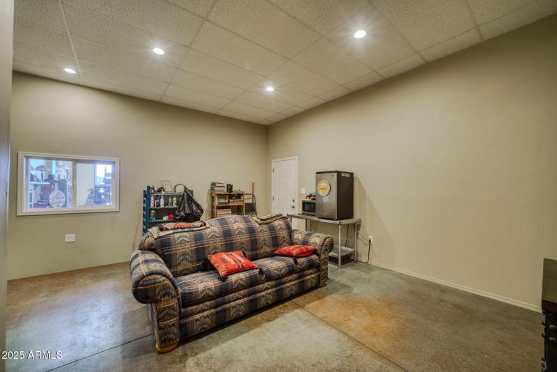 10-web-or-mls-864 W Main St-07